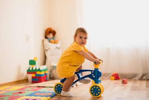 Best toddler bike helmet - little girl in yellow
