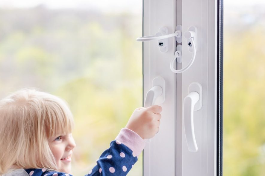 keeping doors close with baby proof door locks